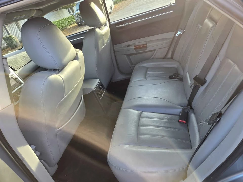 2006 Chrysler 300 (2005-2023) - Image 8 of 14