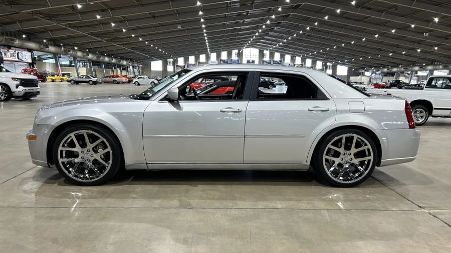 2006 Chrysler 300 (2005-2023) - Image 2 of 10