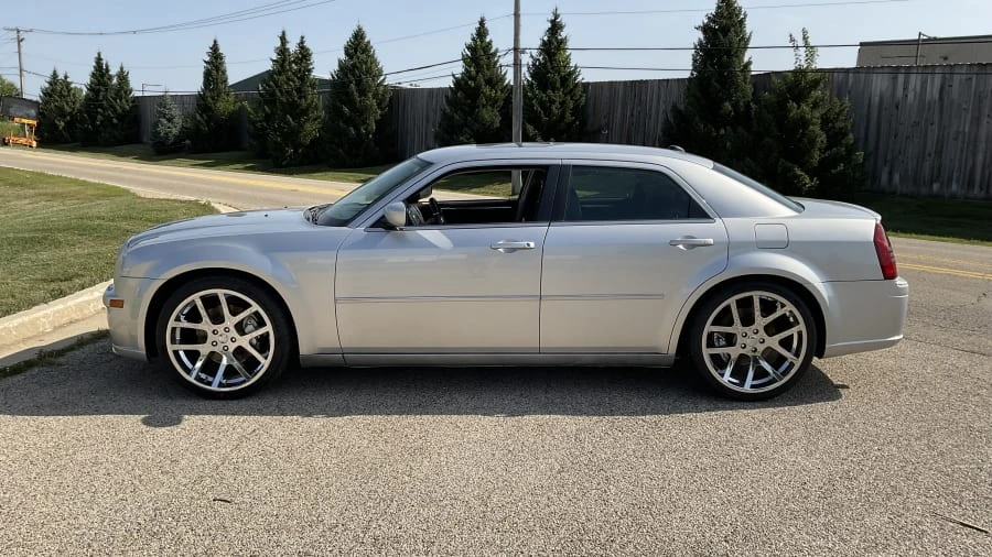 2006 Chrysler 300 (2005-2023) - Image 2 of 13