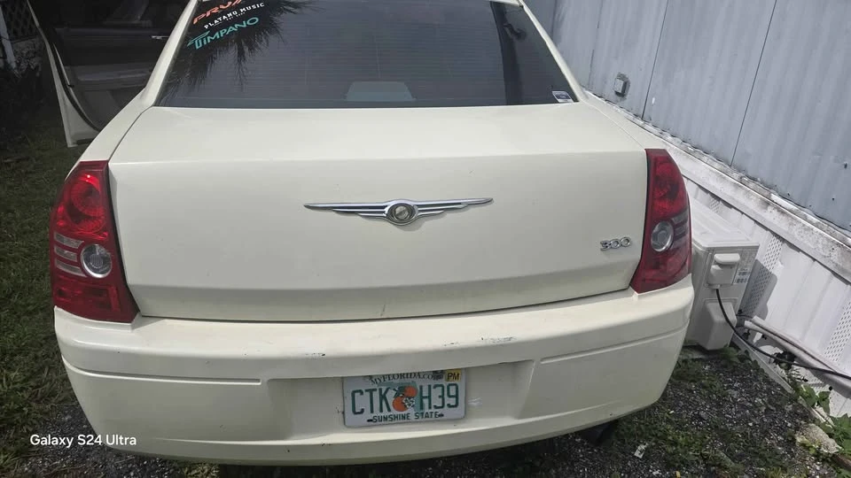 2006 Chrysler 300 (2005-2023) - Image 10 of 12
