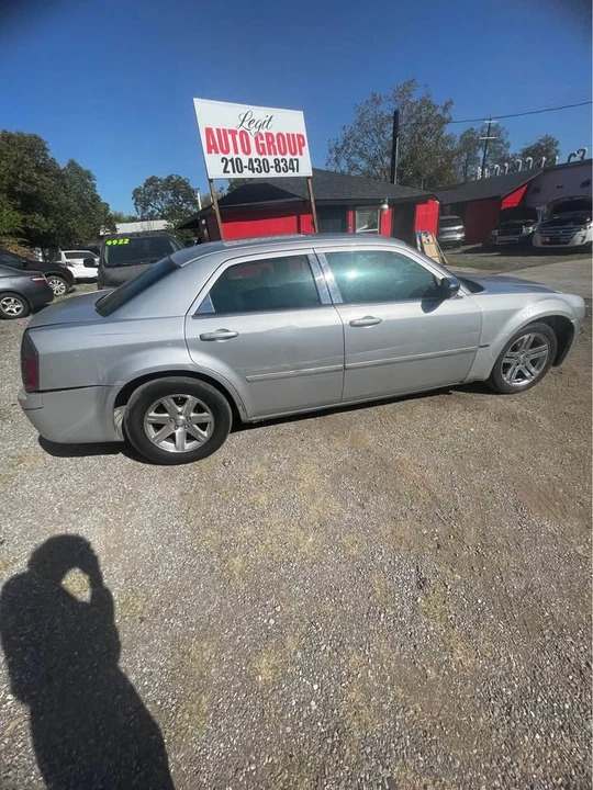 2006 Chrysler 300 (2005-2023) - Image 3 of 4