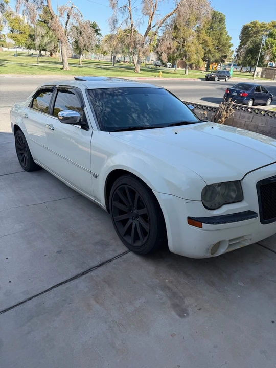 2006 Chrysler 300 (2005-2023) - Image 2 of 5