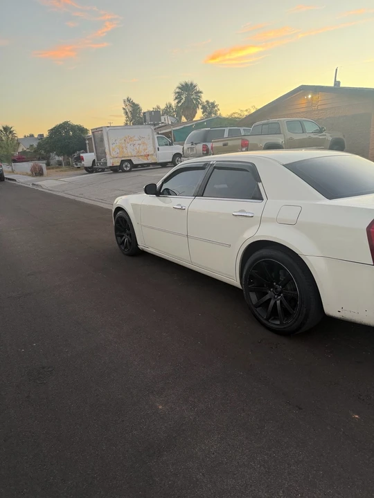 2006 Chrysler 300 (2005-2023) - Image 3 of 5