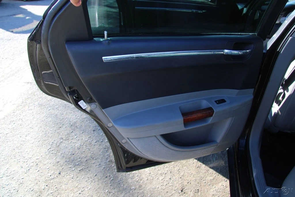2006 Chrysler 300 (2005-2023) - Image 18 of 21