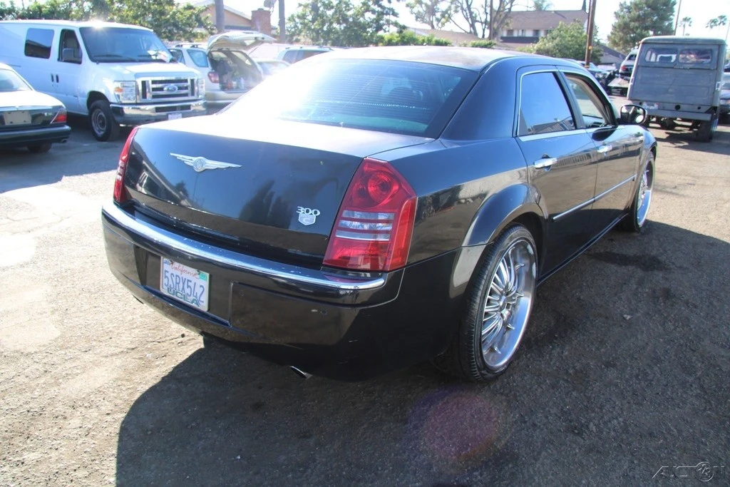 2006 Chrysler 300 (2005-2023) - Image 3 of 21