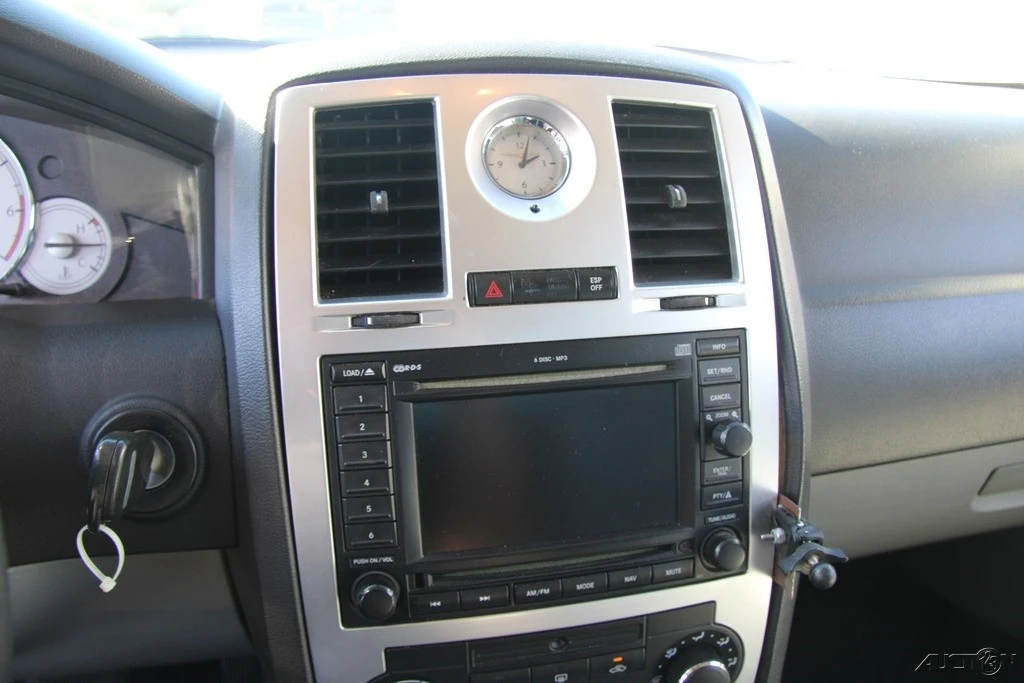 2006 Chrysler 300 (2005-2023) - Image 15 of 21