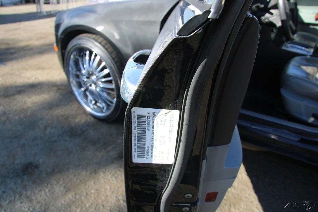 2006 Chrysler 300 (2005-2023) - Image 9 of 21