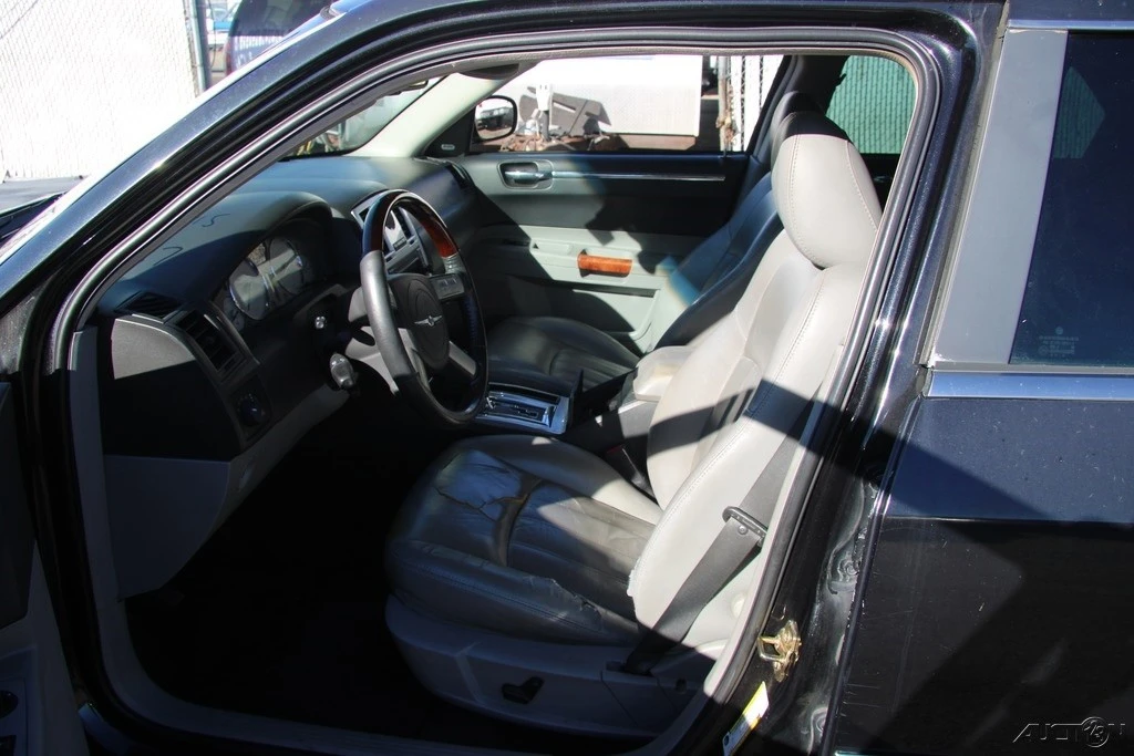 2006 Chrysler 300 (2005-2023) - Image 11 of 21