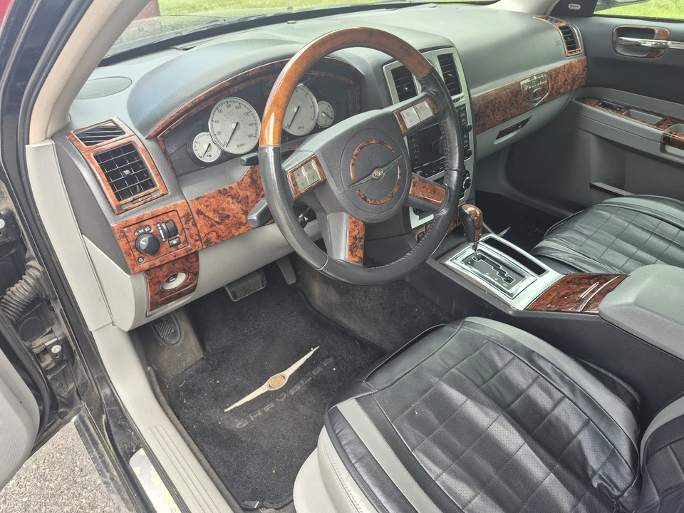 2006 Chrysler 300 (2005-2023) - Image 10 of 26