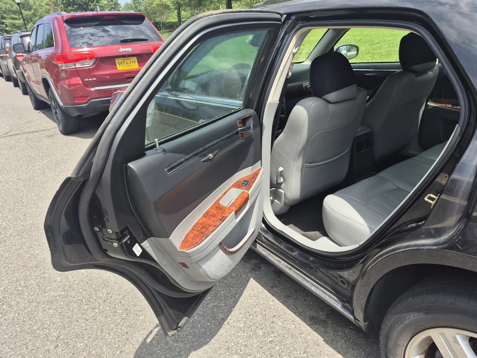 2006 Chrysler 300 (2005-2023) - Image 7 of 26