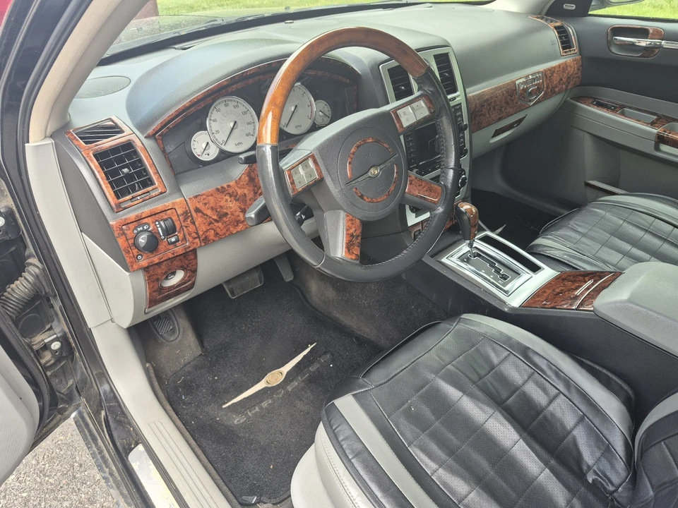 2006 Chrysler 300 (2005-2023) - Image 10 of 26