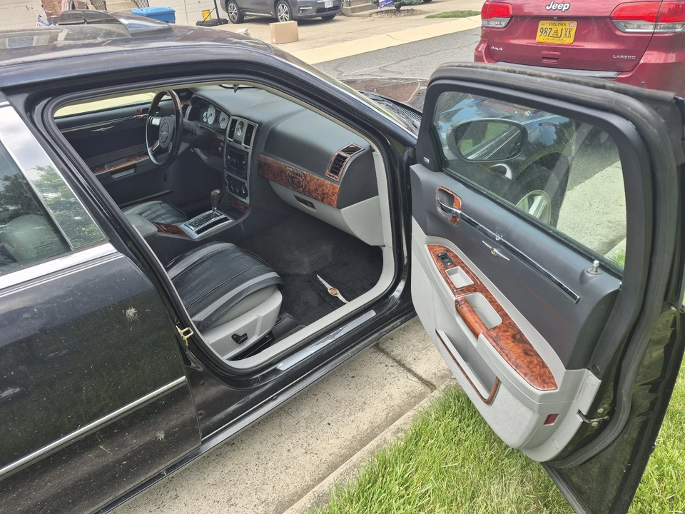 2006 Chrysler 300 (2005-2023) - Image 13 of 26