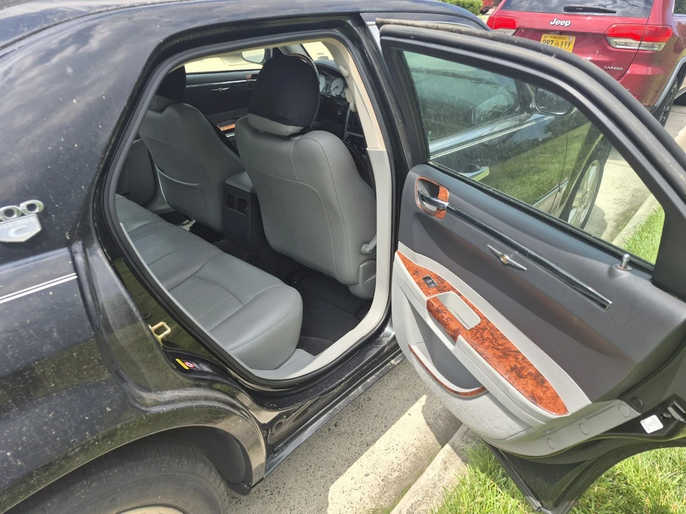 2006 Chrysler 300 (2005-2023) - Image 17 of 26