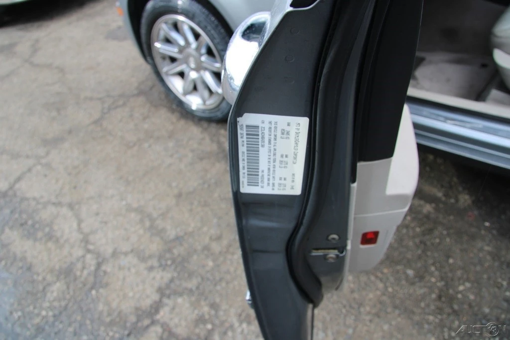 2006 Chrysler 300 (2005-2023) - Image 10 of 21