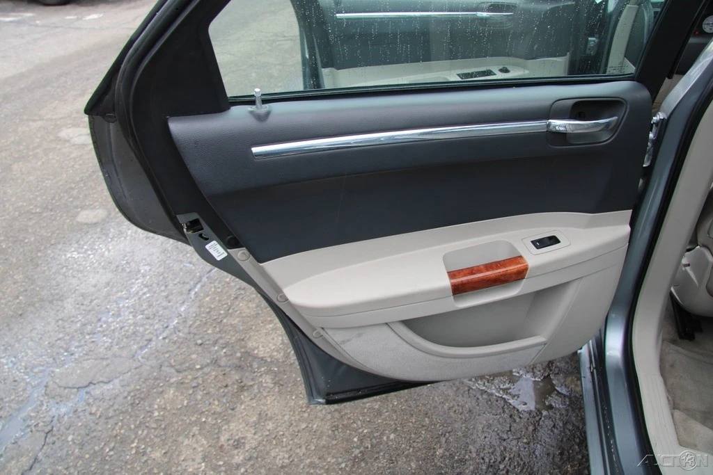 2006 Chrysler 300 (2005-2023) - Image 19 of 21