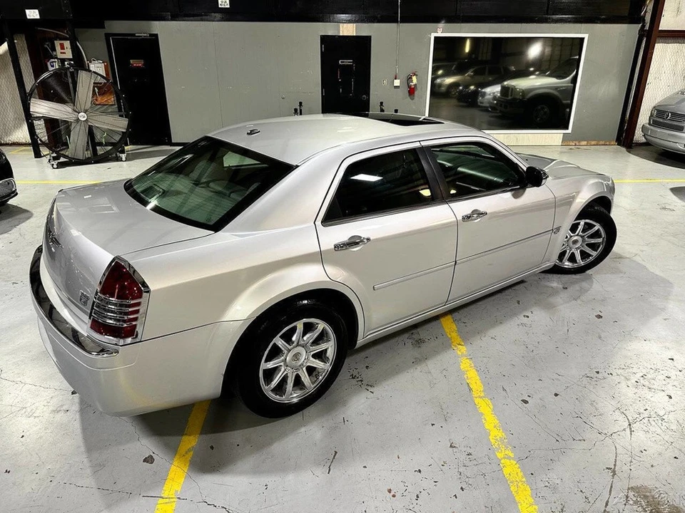 2006 Chrysler 300 (2005-2023) - Image 11 of 24