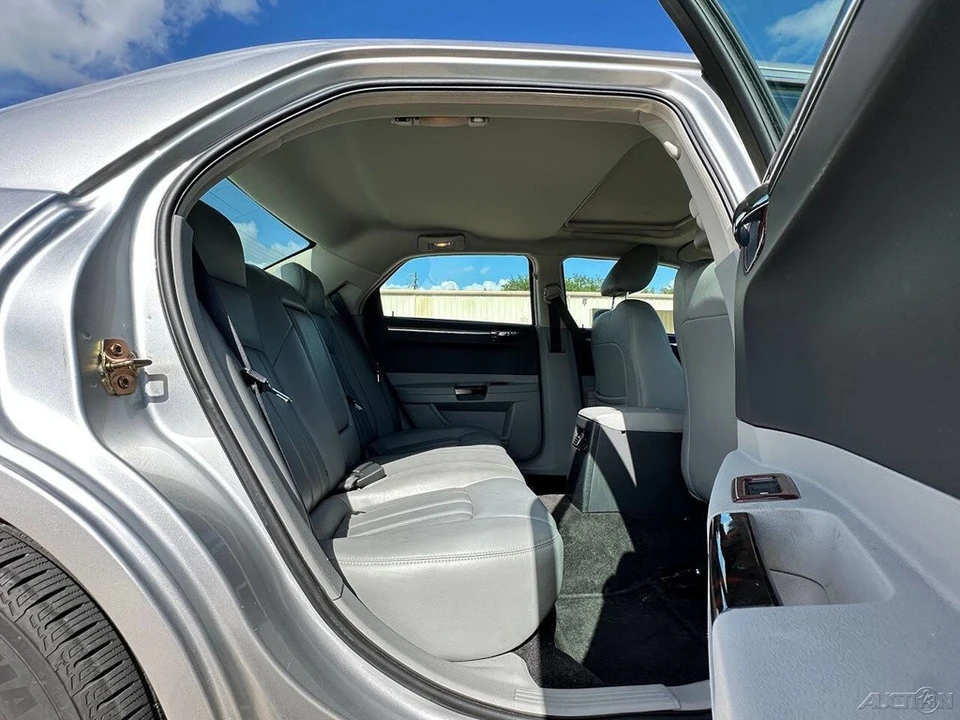 2006 Chrysler - Image 17 of 24