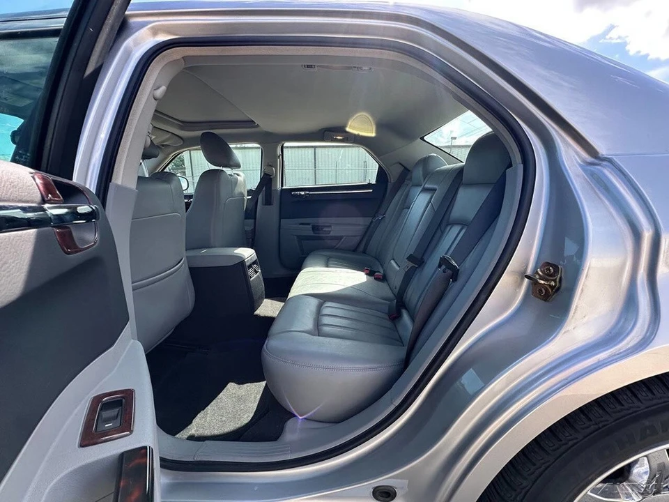 2006 Chrysler - Image 16 of 24