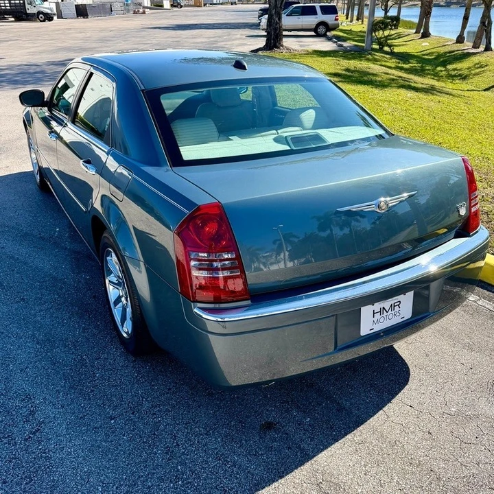 2006 Chrysler 300 (2005-2023) - Image 13 of 21
