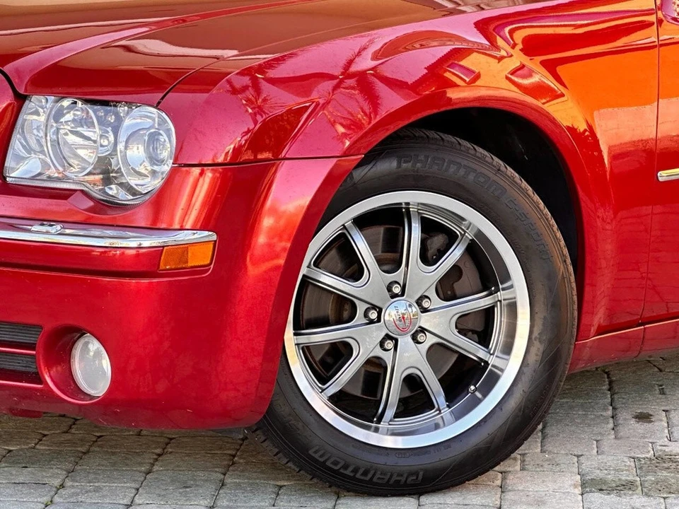 2006 Chrysler 300 (2005-2023) - Image 3 of 24