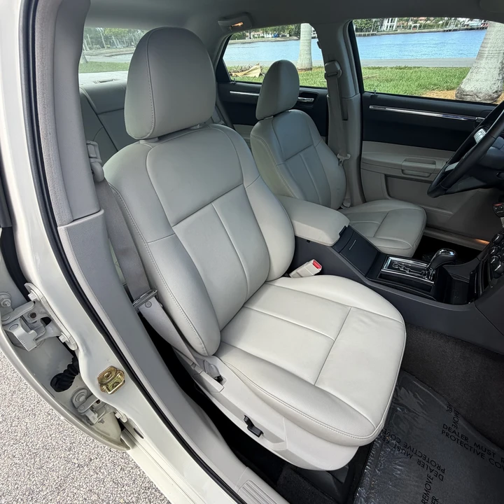 2006 Chrysler 300 (2005-2023) - Image 29 of 31