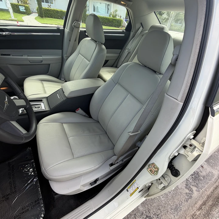 2006 Chrysler 300 (2005-2023) - Image 28 of 31