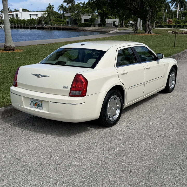 2006 Chrysler 300 (2005-2023) - Image 12 of 31