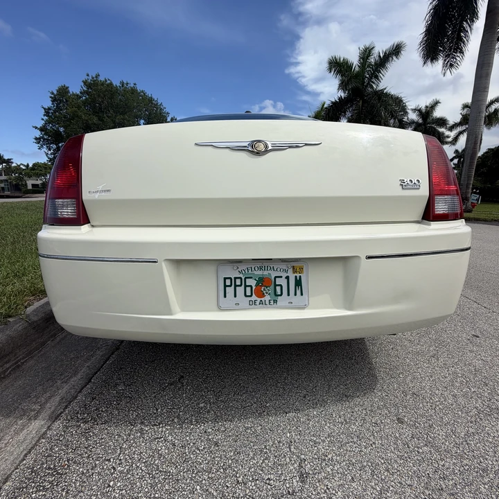 2006 Chrysler 300 (2005-2023) - Image 13 of 31