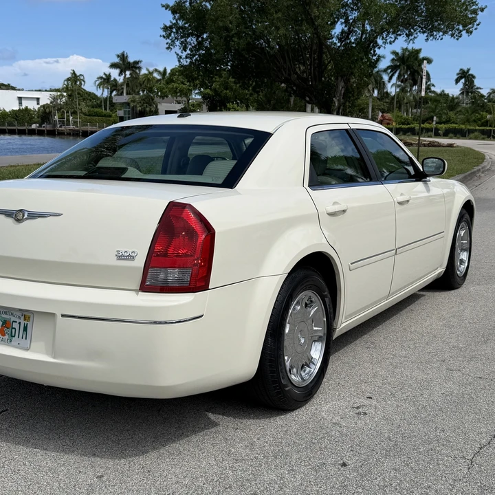 2006 Chrysler 300 (2005-2023) - Image 11 of 31