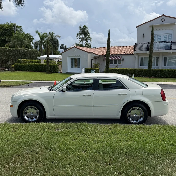 2006 Chrysler 300 (2005-2023) - Image 7 of 31