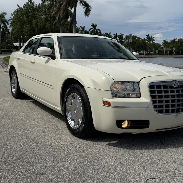 2006 Chrysler 300 (2005-2023) - Image 3 of 31