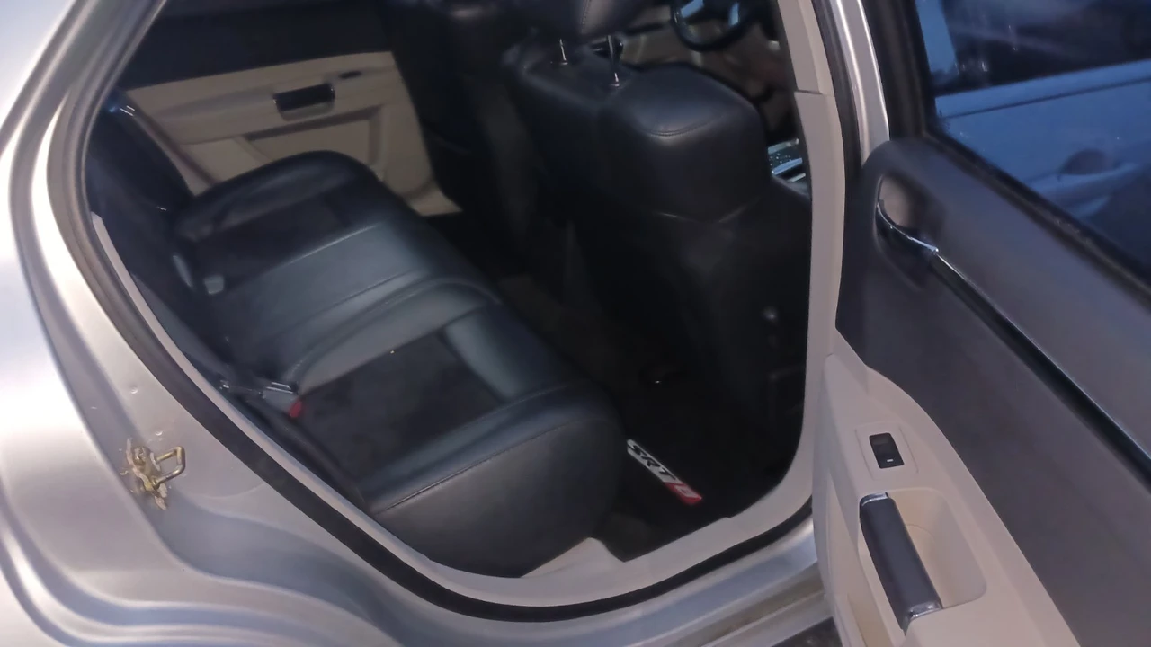 2006 Chrysler 300 (2005-2023) - Image 6 of 19