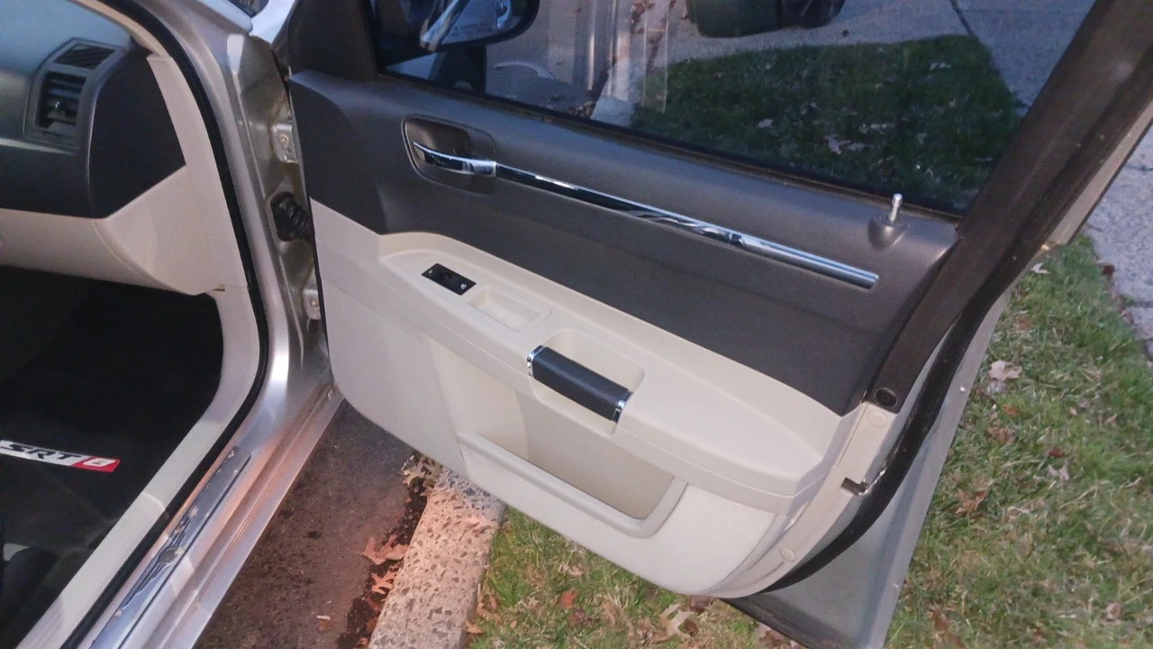 2006 Chrysler 300 (2005-2023) - Image 4 of 19