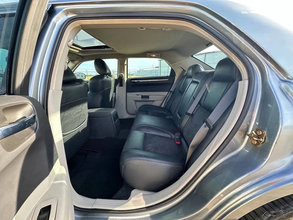 2006 Chrysler 300 (2005-2023) - Image 16 of 24