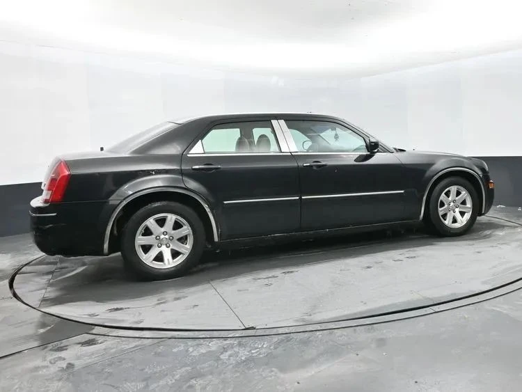 2006 Chrysler 300 (2005-2023) - Image 4 of 12