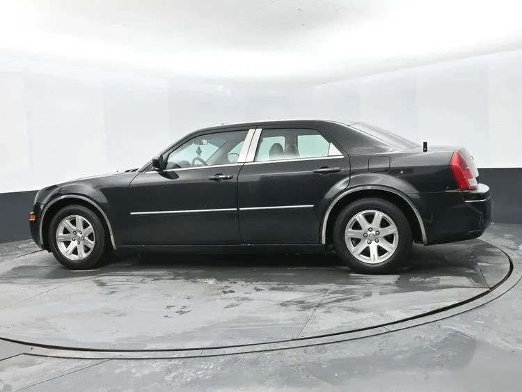2006 Chrysler 300 (2005-2023) - Image 9 of 12