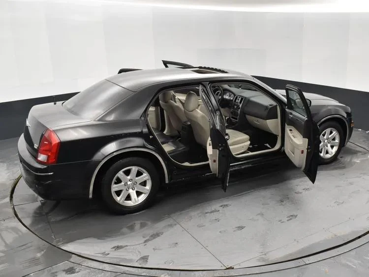 2006 Chrysler 300 (2005-2023) - Image 6 of 12