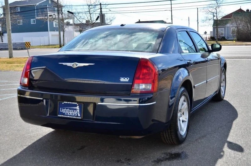 2006 Chrysler 300 (2005-2023) - Image 10 of 12