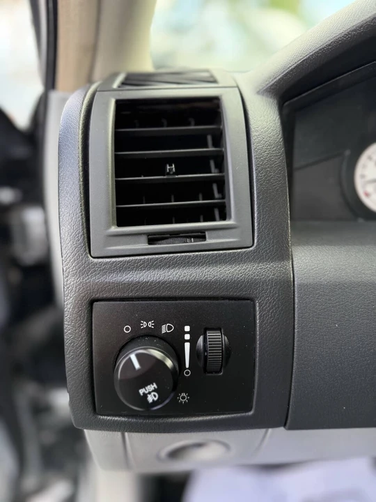 2006 Chrysler 300 (2005-2023) - Image 12 of 21