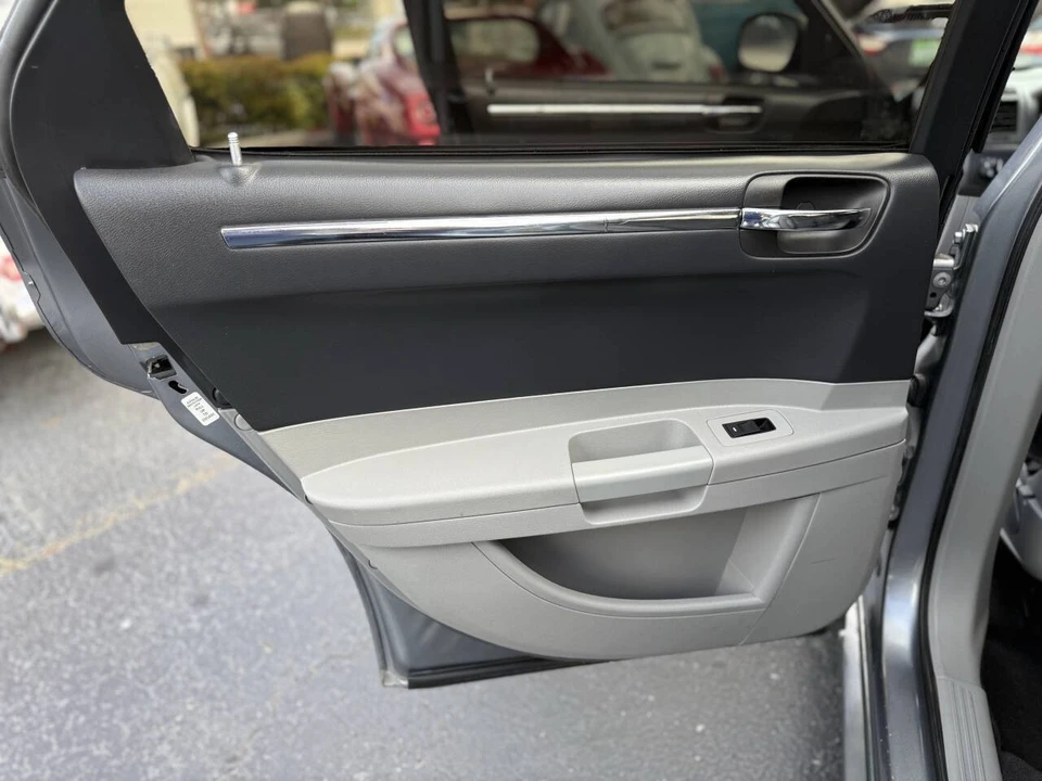 2006 Chrysler 300 (2005-2023) - Image 13 of 21