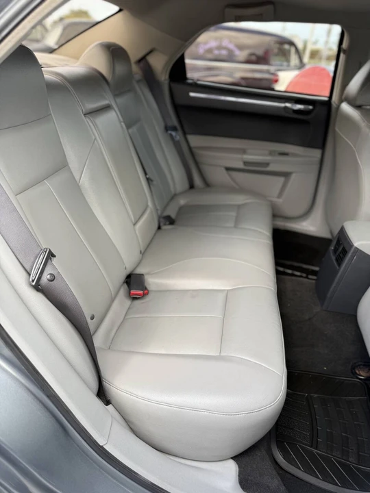 2006 Chrysler 300 (2005-2023) - Image 16 of 21