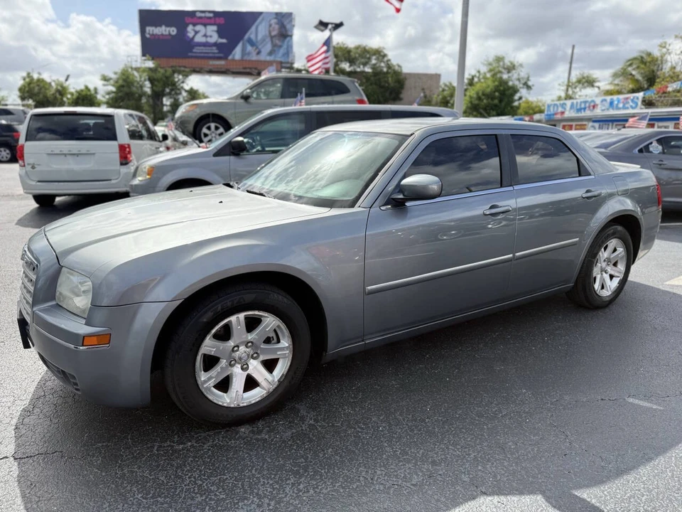2006 Chrysler 300 (2005-2023) - Image 3 of 21