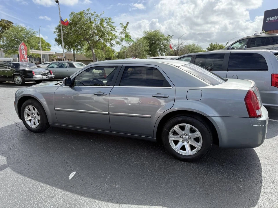 2006 Chrysler 300 (2005-2023) - Image 4 of 21