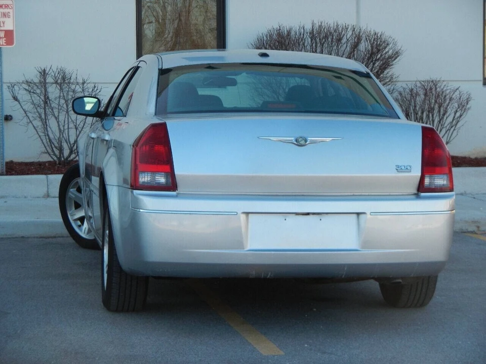 2006 Chrysler 300 (2005-2023) - Image 15 of 21