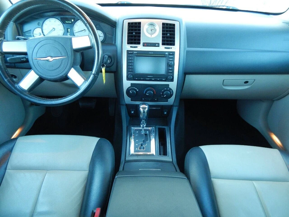 2006 Chrysler 300 (2005-2023) - Image 2 of 21