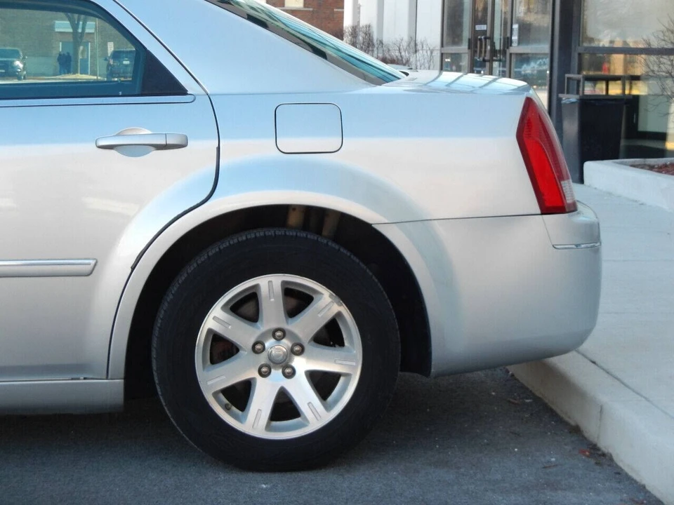 2006 Chrysler 300 (2005-2023) - Image 13 of 21