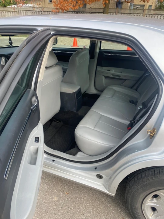 2006 Chrysler 300 (2005-2023) - Image 16 of 24