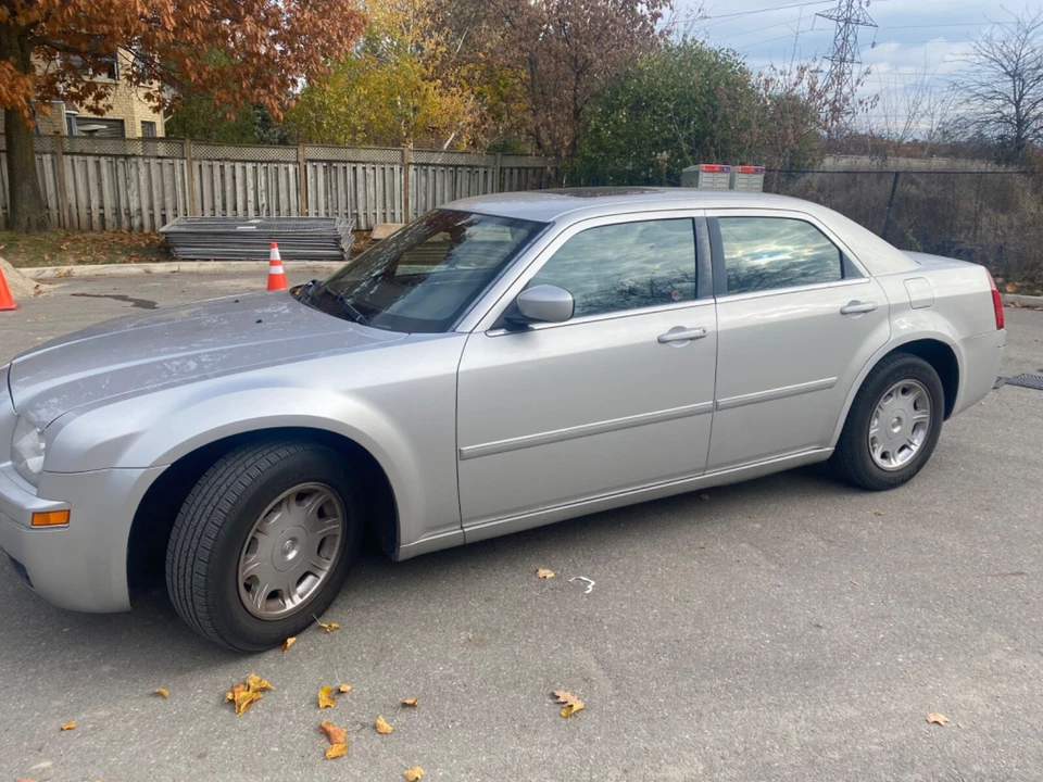 2006 Chrysler 300 (2005-2023) - Image 5 of 24
