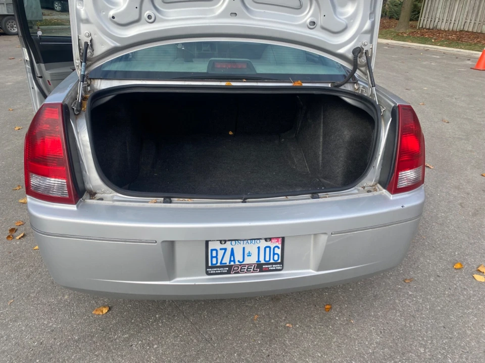 2006 Chrysler 300 (2005-2023) - Image 7 of 24
