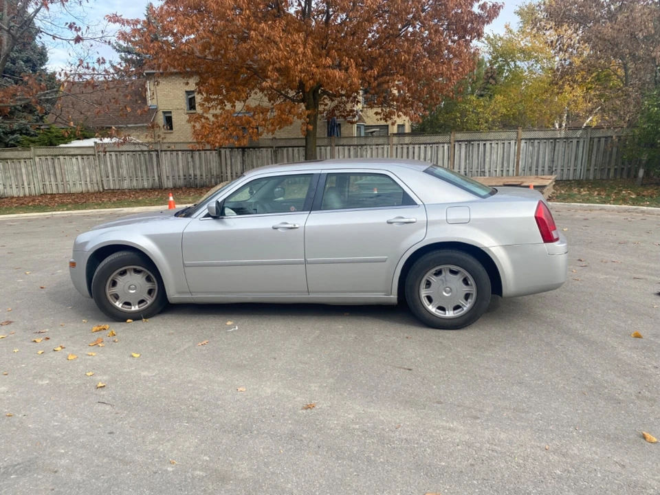 2006 Chrysler 300 (2005-2023) - Image 9 of 24